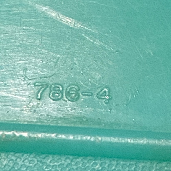 Tupperware jade green Cheese Vegetable Slaw Grater Bowl. #786-9Great cond-sharp! - Picture 5 of 9